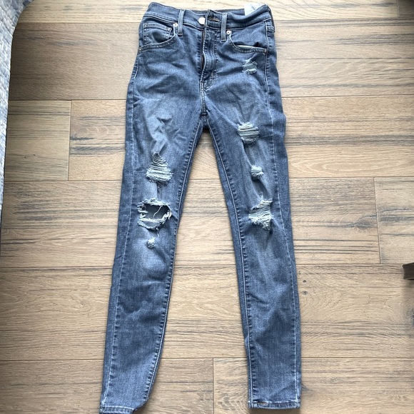 Levi’s Distressed Jeans - Picture 1 of 2